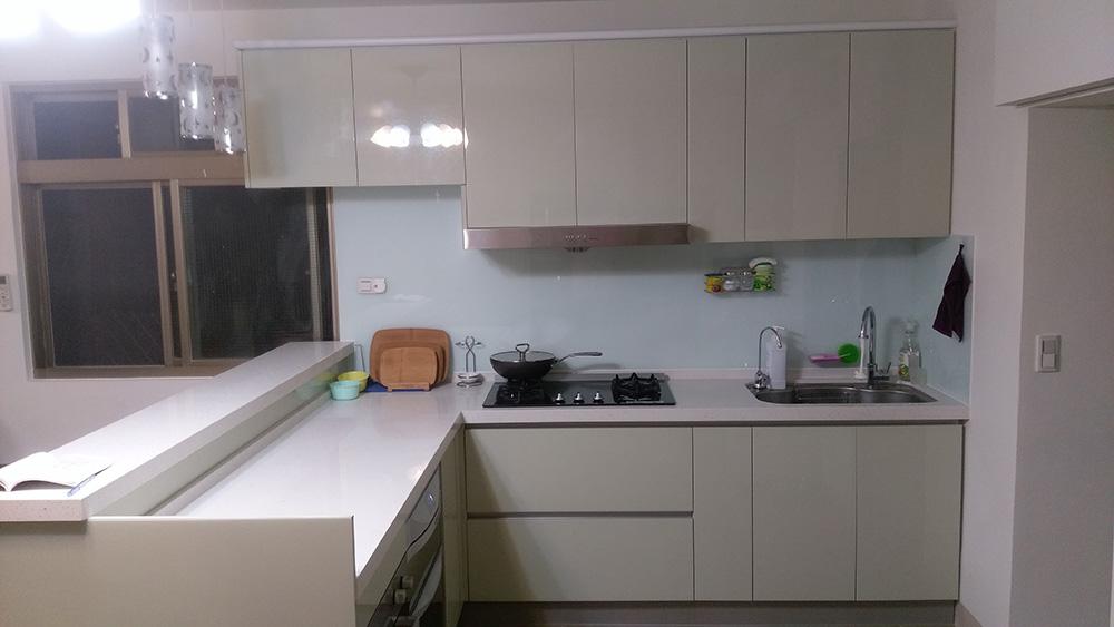 L型廚具櫃-白色側島吧台系統廚具櫃
