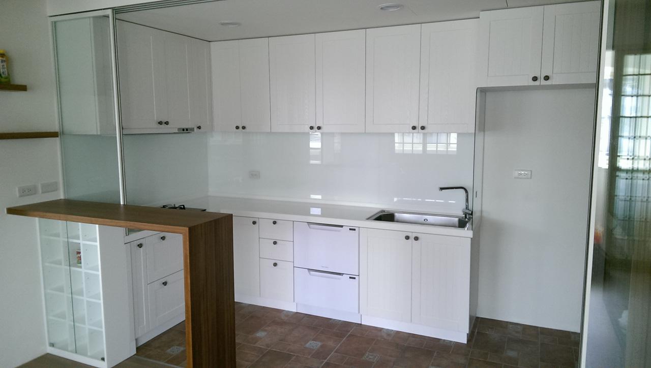 L型廚具櫃-亮白色系統廚具櫃